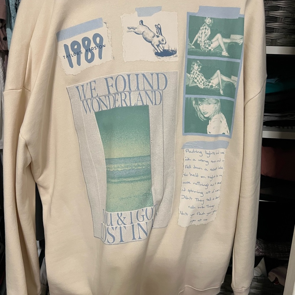 Taylor Swift 1989 Wonderland Quarterzip
